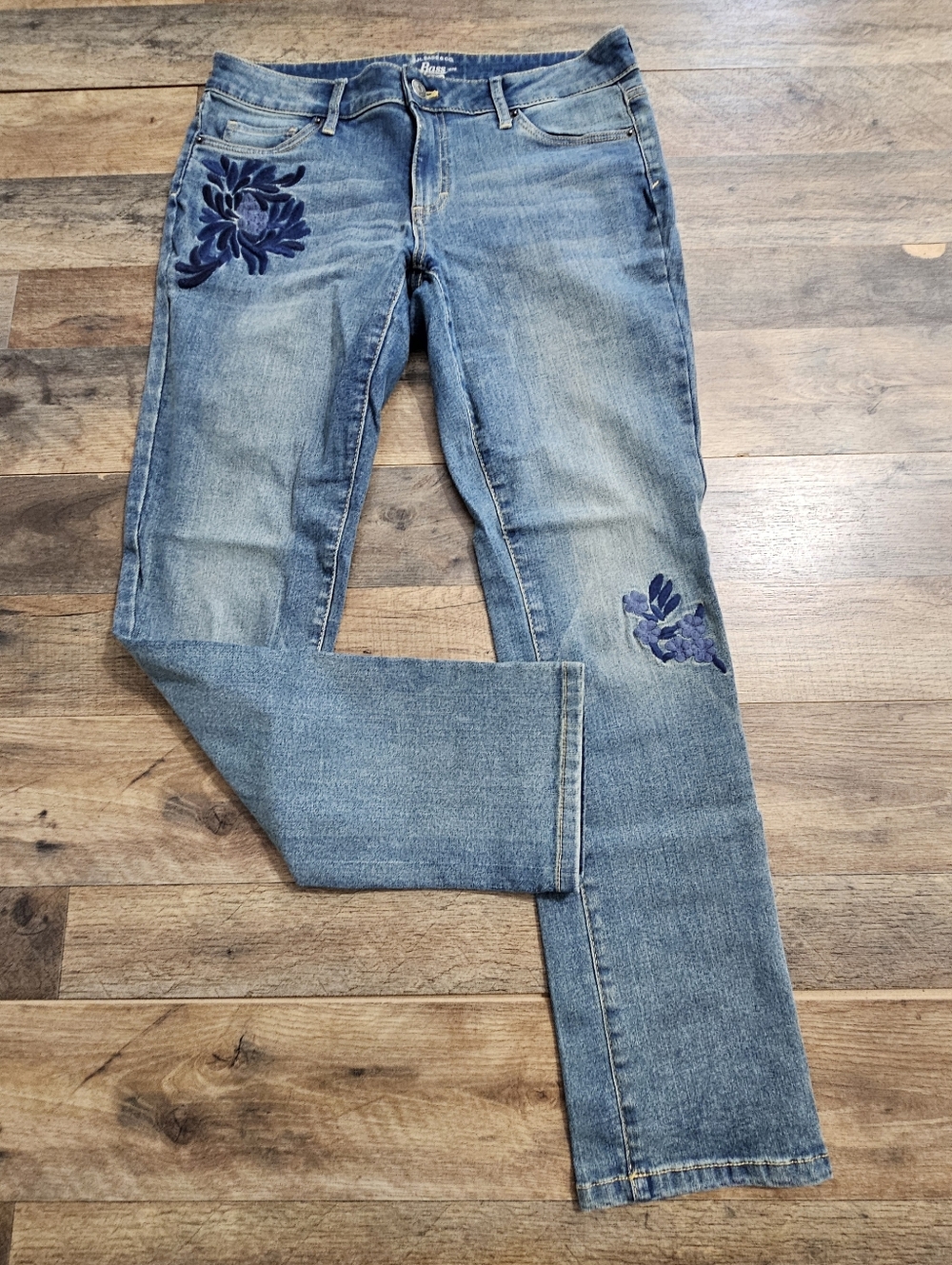 G.H. Bass & Co Embroidered Floral Jeans Size 6 Straight Leg Blue Denim‎ Casual